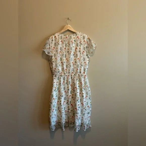 Sam Edelman Floral Dress, Ruched Waist, Cream color, Size 8 - Picture 10 of 10